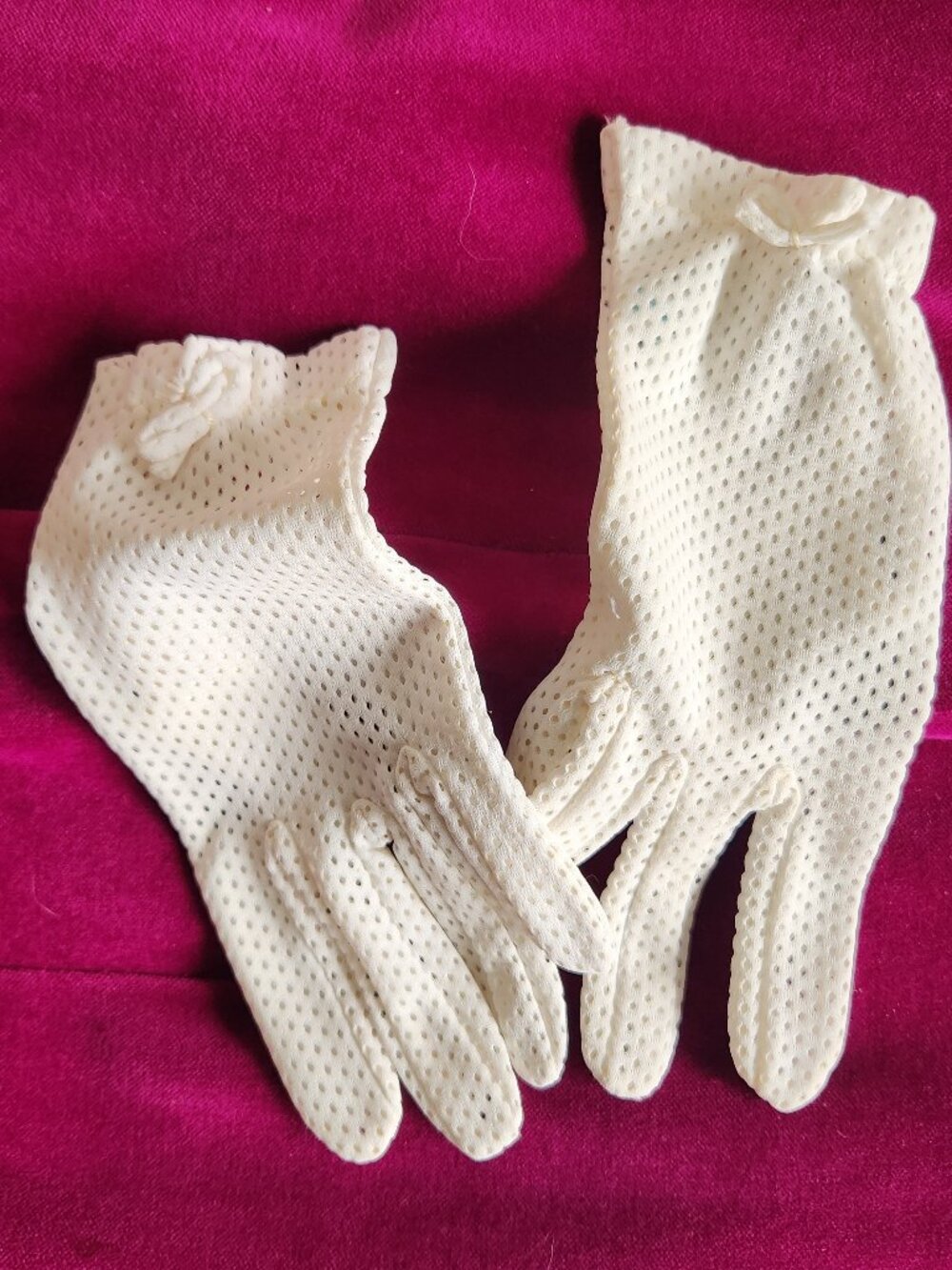 Vintage White Mesh Summer Gloves with Bow Detail - Sz 7 1/2